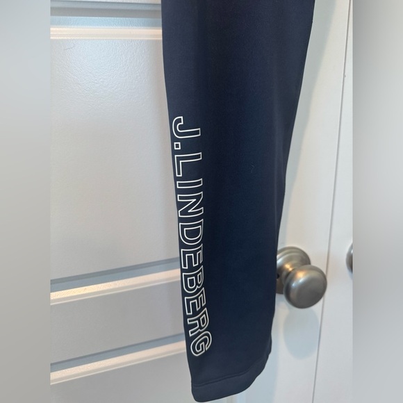 J. Lindeberg Men's ARCHE Sports Tights AMJS06987 G131 Cherry Size X-Large - Picture 3 of 8